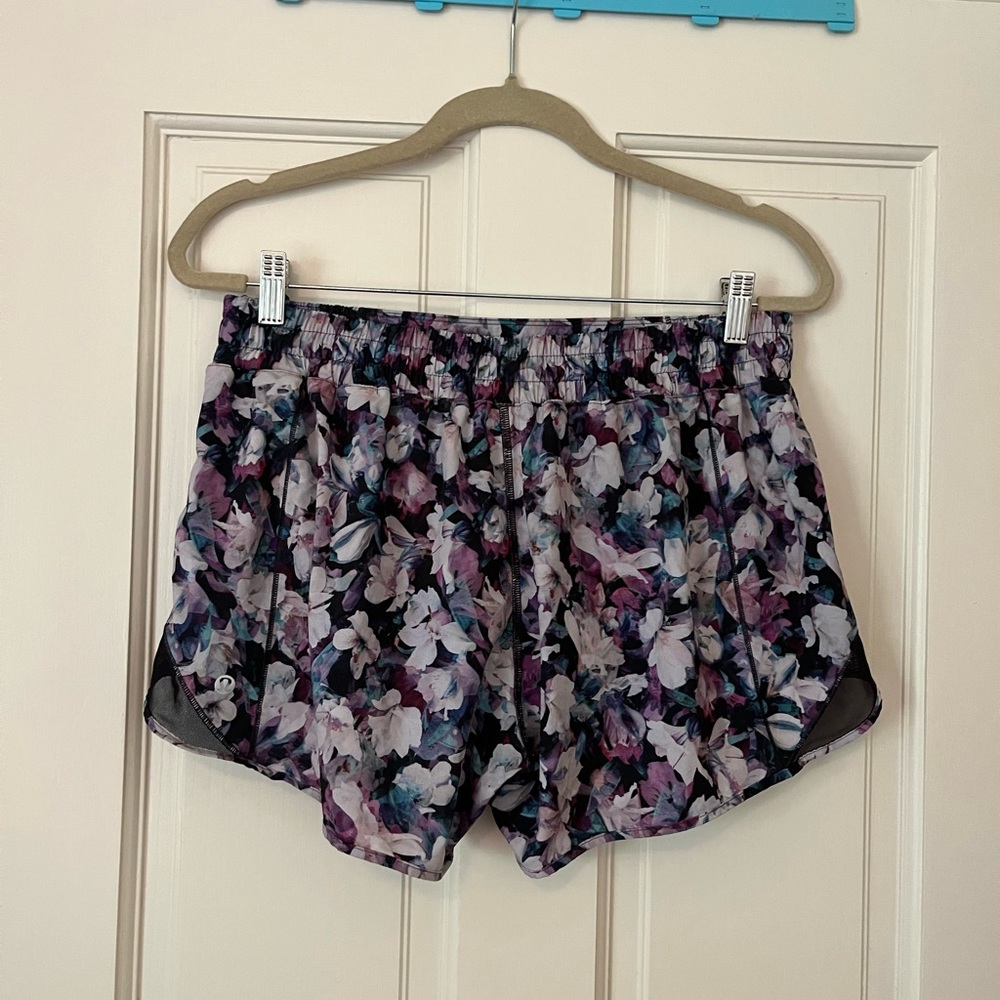 lululemon Hotty Hot 4” Size 12 - Picture 2 of 3